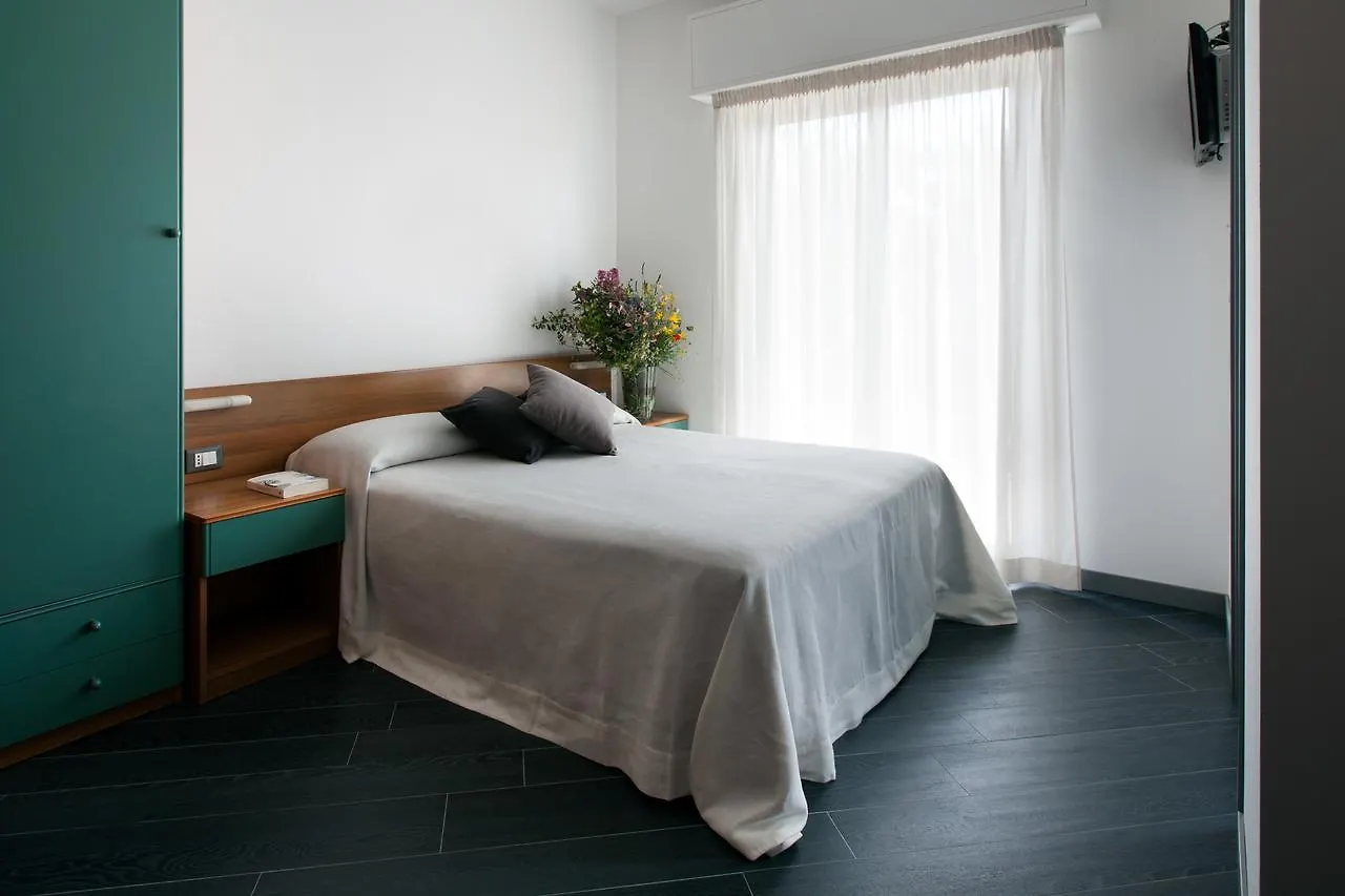 Hotel Liliana فاريغوتي 2*,